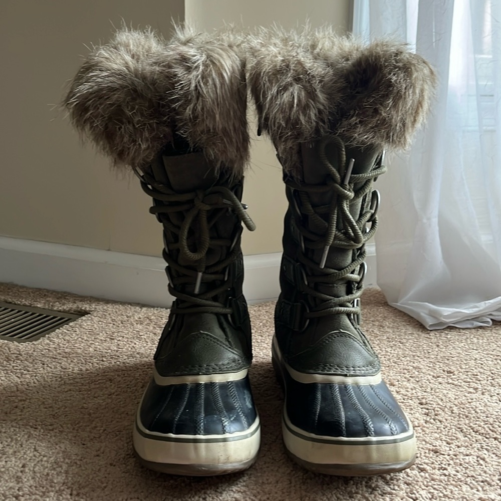 Sorel (size9) Waterproof Snow Boots